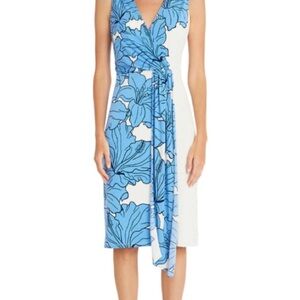 💁‍♀️🙋‍♀️Elegant Blue and White Floral Dress